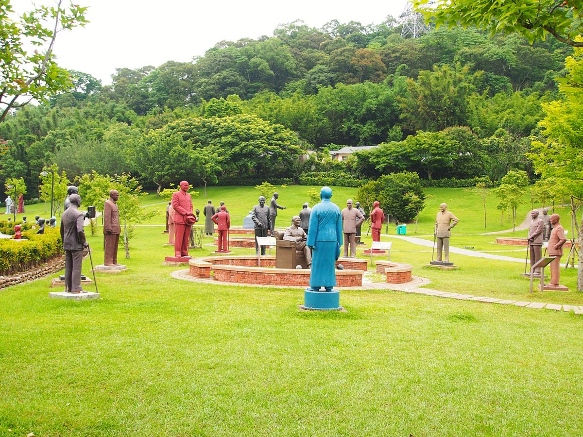 慈湖紀念雕塑公園
大渓の街の郊外にあるこの公園は、台湾中に建てられていたも...