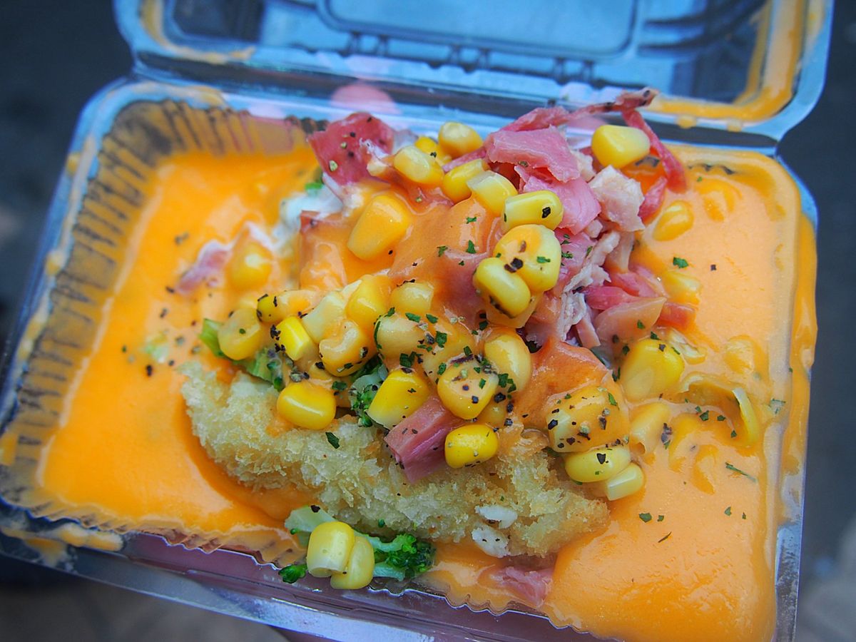 士林夜市
台北に旅行に来た人なら絶対に行くのが士林夜市。
台北にも他の街に...