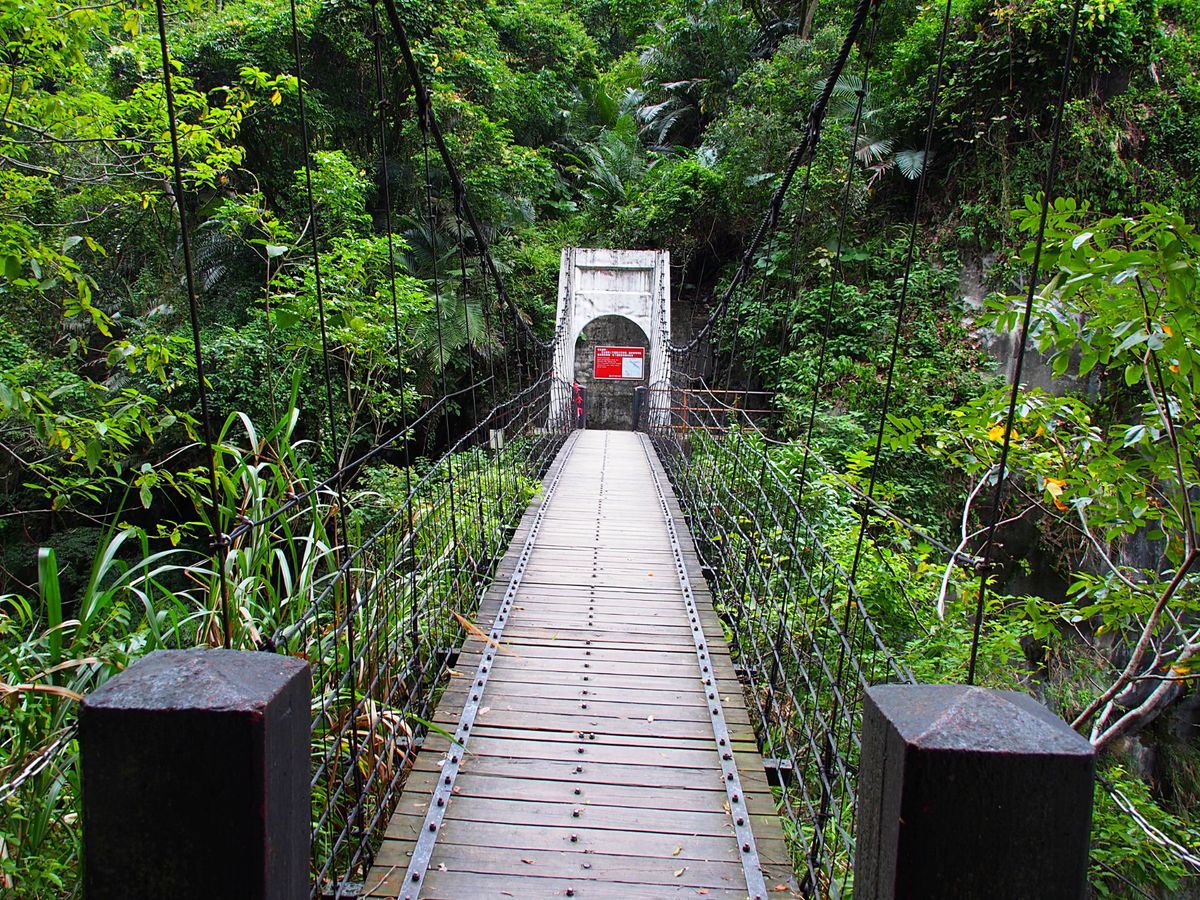文山温泉
太魯閣峡谷に湧き出る文山温泉は、わかりにくい場所にある川沿いの無...