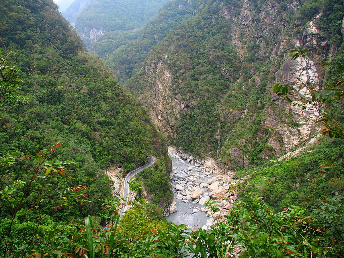 太魯閣峡谷
流れる川が岩盤を削り作り出した峡谷で、台湾の東側では特に有名な...
