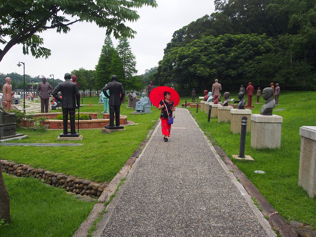 慈湖紀念雕塑公園
大渓の街の郊外にあるこの公園は、台湾中に建てられていたも...