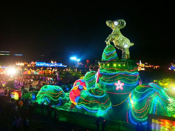 台湾「台湾で暮らした日々　〜人も街もごはんも大好きな国〜」の写真：台湾ランタンフェスティバル
台湾では毎年...