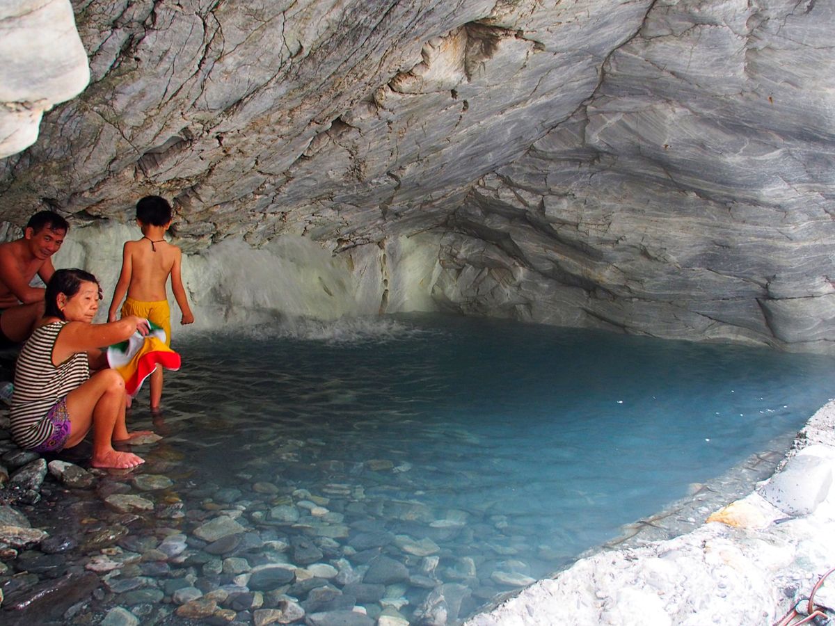 文山温泉
太魯閣峡谷に湧き出る文山温泉は、わかりにくい場所にある川沿いの無...