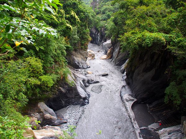 台湾「台湾で暮らした日々　〜人も街もごはんも大好きな国〜」の写真：文山温泉
太魯閣峡谷に湧き出る文山温泉は...