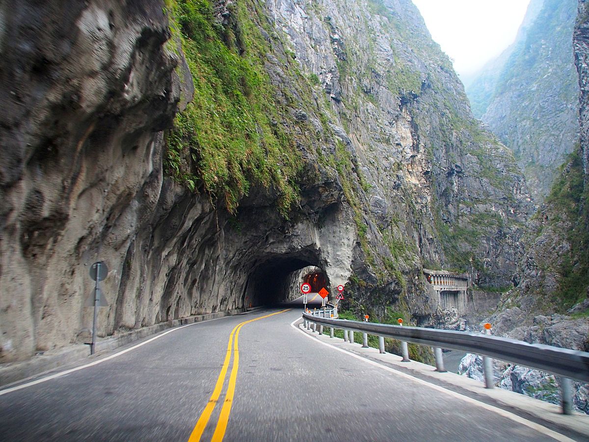 太魯閣峡谷
流れる川が岩盤を削り作り出した峡谷で、台湾の東側では特に有名な...