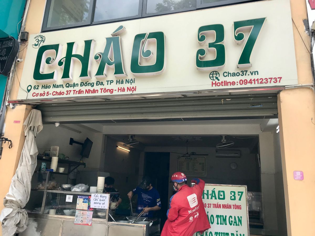 Cháo 37
近所にあるお粥屋さん。
ハノイはソフトロックダウンに入って...