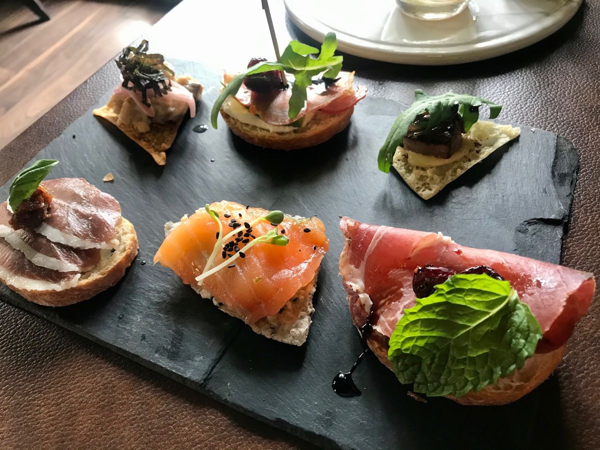 Pincho
ここもうちから徒歩圏内のスペイン料理　タパス屋さん
レトロな...