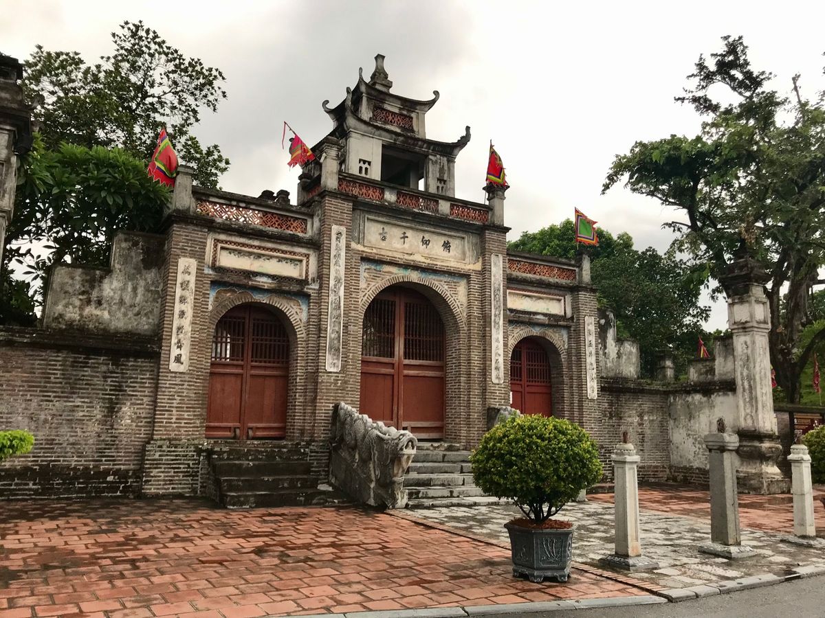 Co Loa Citadel
ハノイ市内の喧騒とは無縁の郊外にある城塞。
...