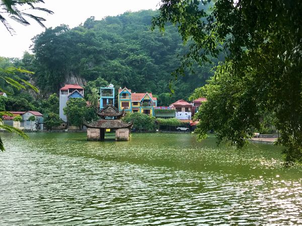 ベトナム・ハノイ「ベトナムハノイで暮らす日々　〜旅するように暮らしたい〜」の写真：Thay Pagoda
ハノイ郊外にある...