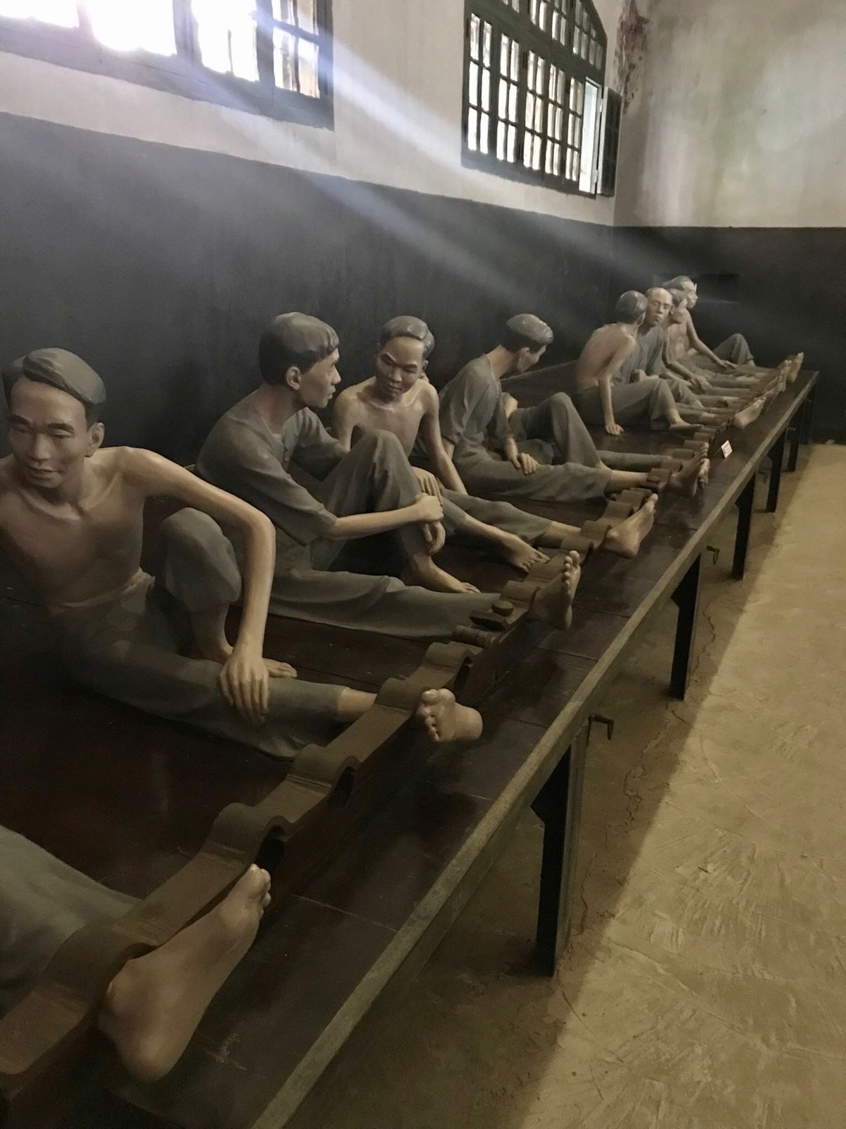 ホアロー刑務所
フランス統治時代に作られた、ハノイ市内の真ん中にある刑務所...