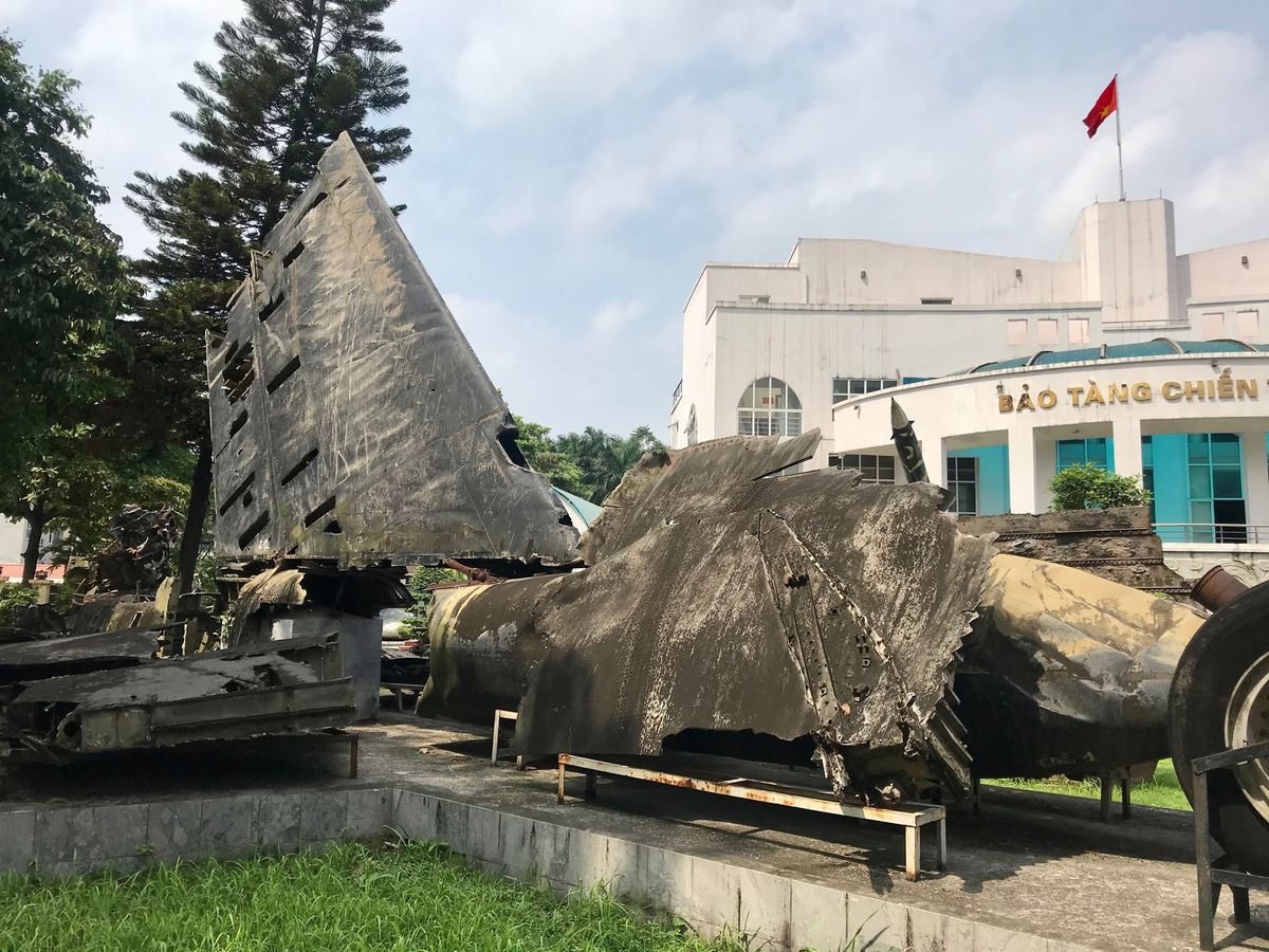 B52戦勝記念館
ハノイの街の真ん中にあり、撃墜させたアメリカ軍のB52爆...