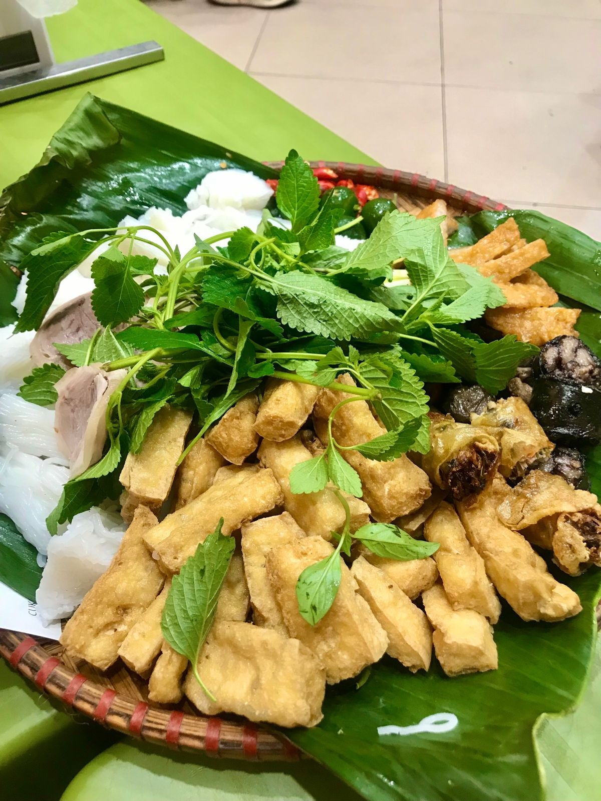 Bún đậu cây đa
値段が安くて、ワンプレートに野菜も肉もいろん...