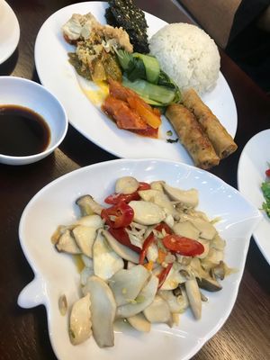Com Chay Ha Thanh
うちの近所にあるベトナムヴィーガン料理...
