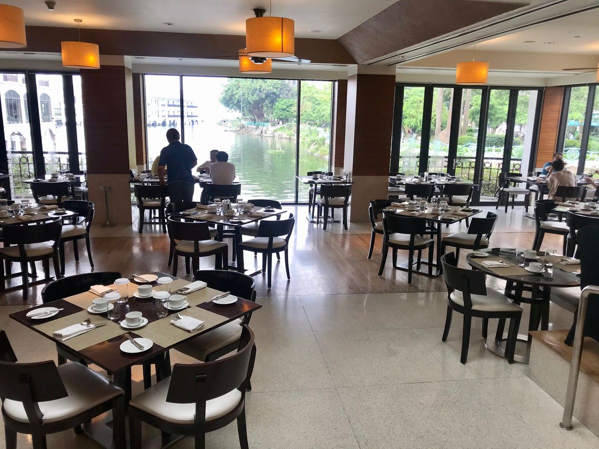 インターコンチネンタル ハノイウェストレイクの朝食

宿泊客はそれほど多く...