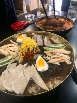 Koryo Restaurant 
ハノイに北朝鮮レストランはもともと2軒...