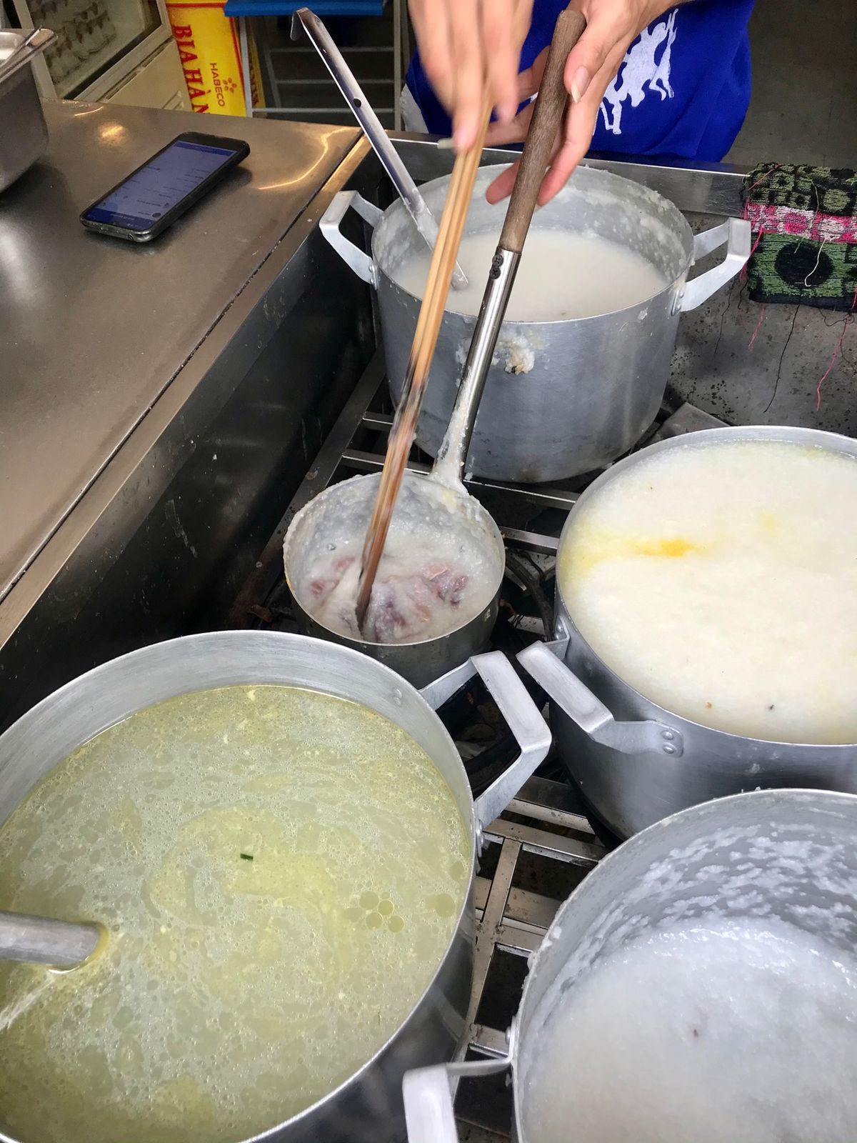 Cháo 37
近所にあるお粥屋さん。
ハノイはソフトロックダウンに入って...