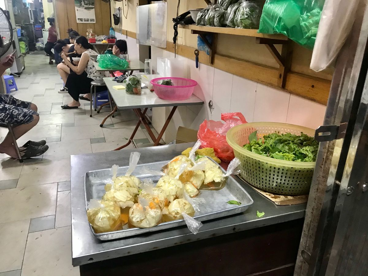 Phở Xào Phú Mỹ
ハノイは今ソフトロックダウン。
レストランは...