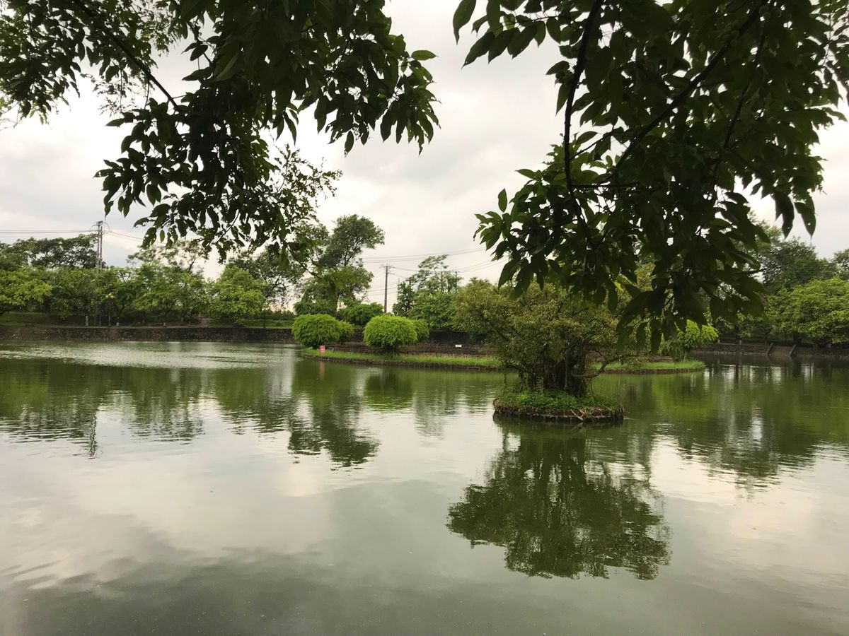 Co Loa Citadel
ハノイ市内の喧騒とは無縁の郊外にある城塞。
...