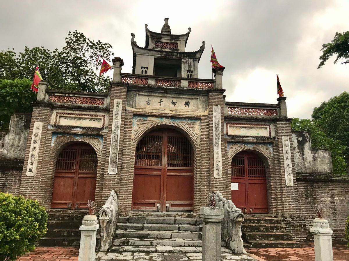 Co Loa Citadel
ハノイ市内の喧騒とは無縁の郊外にある城塞。
...