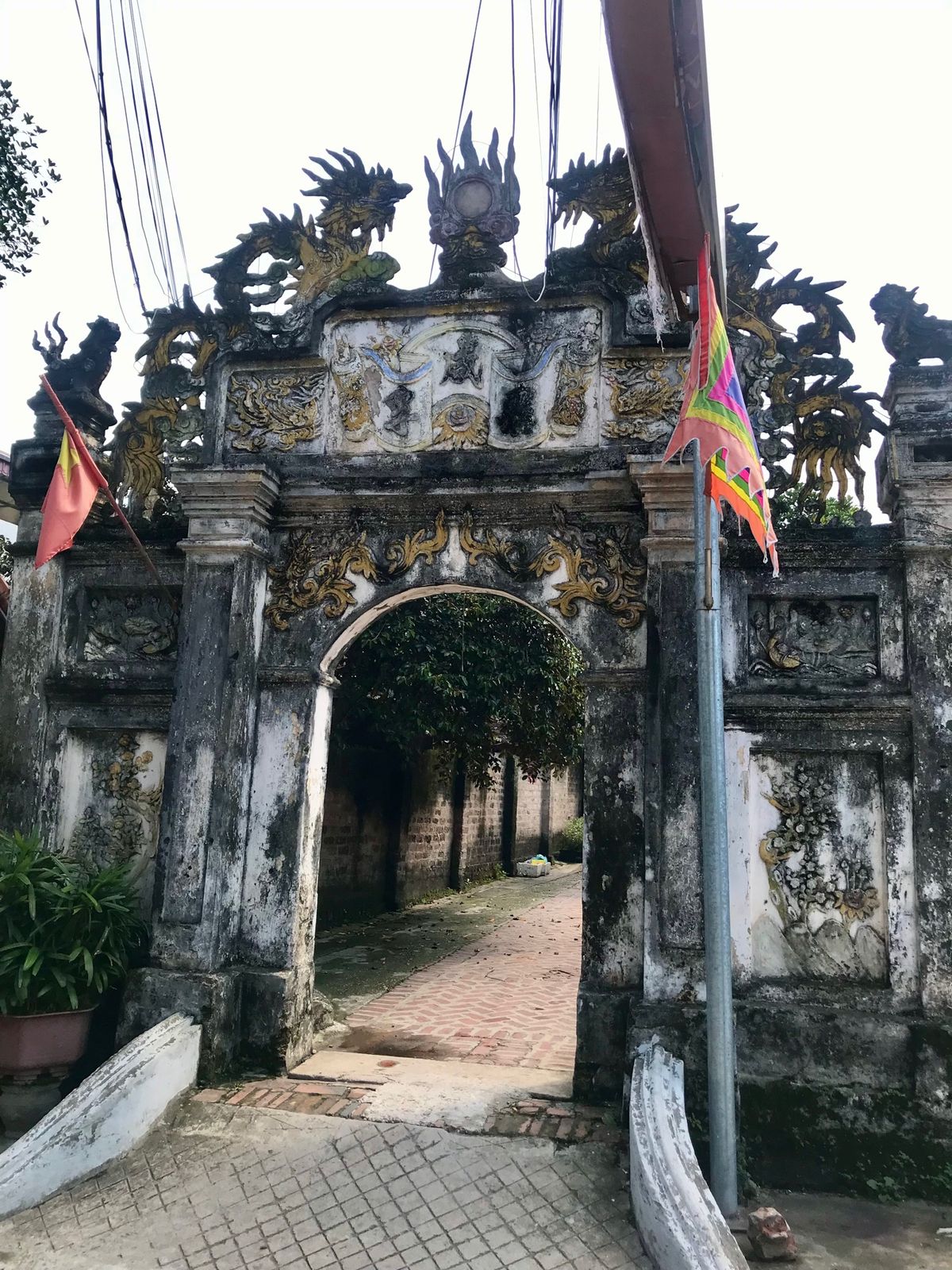 ドンラム
バヴィからほど近い小さな街。
パゴダや寺院が並び、コロナ以前は割...