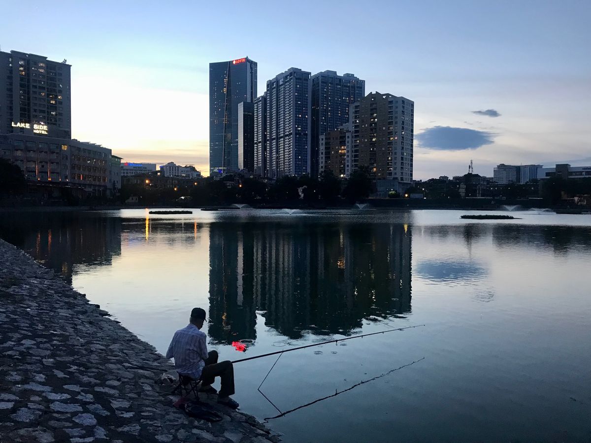 自宅近くの池まわり
ハノイ市内には一周1キロくらいの小さな池がたくさん。
...