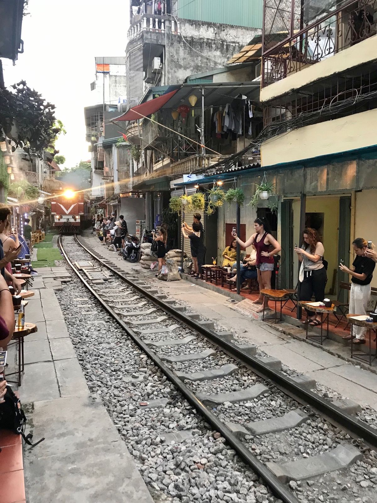 トレインストリート
ハノイの市内で人気の観光スポットだったトレインストリー...