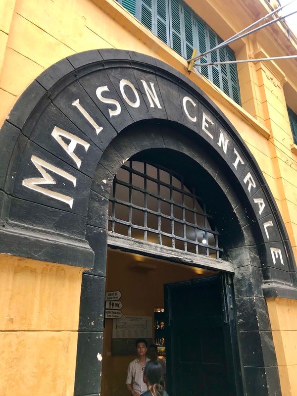 ベトナム・ハノイ「ベトナムハノイで暮らす日々　〜旅するように暮らしたい〜」の写真：ホアロー刑務所
フランス統治時代に作られ...