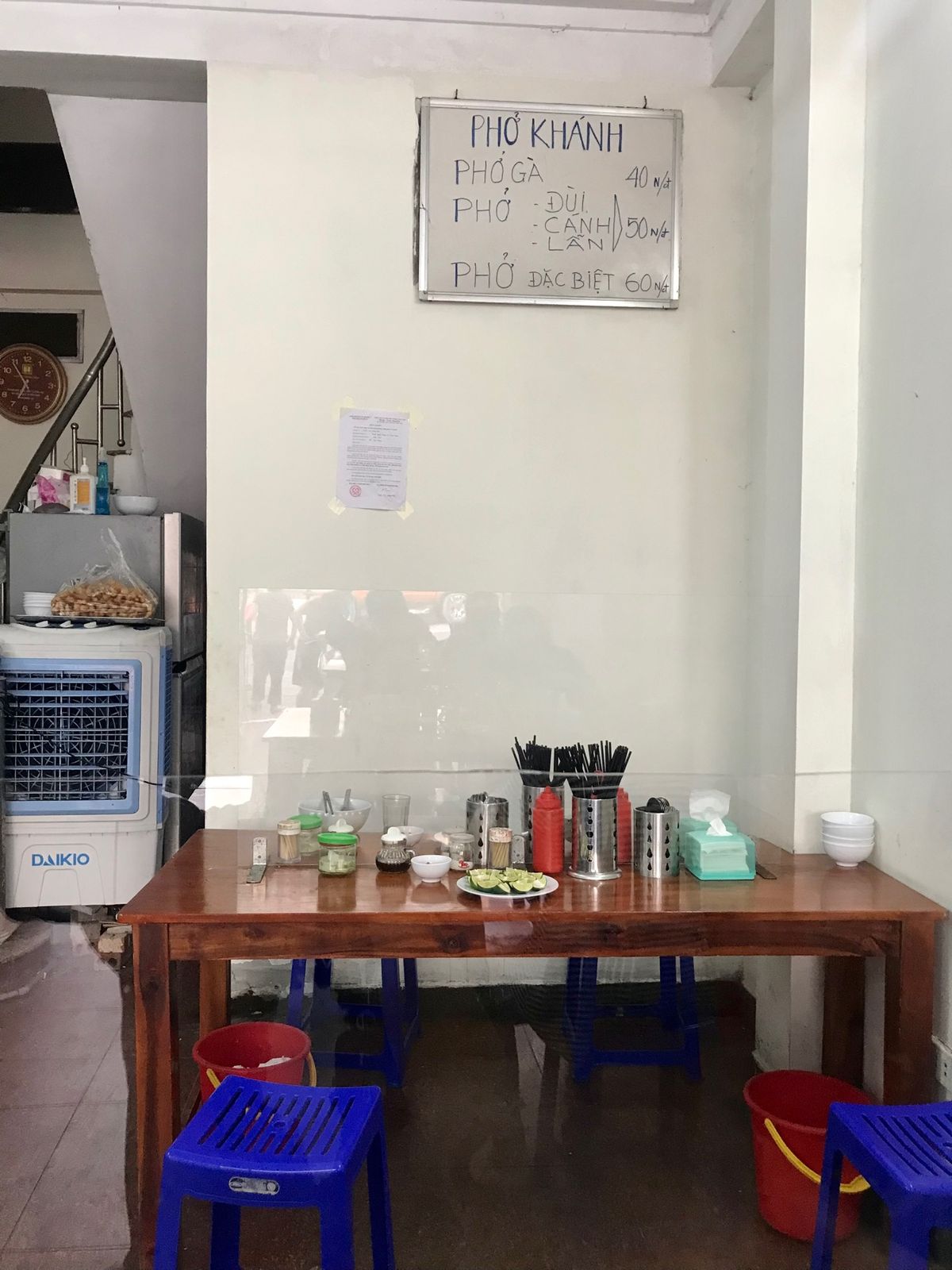 Phở Gà Ta
早朝に混雑しているフォーガー(鶏肉のフォー)屋さんをた...