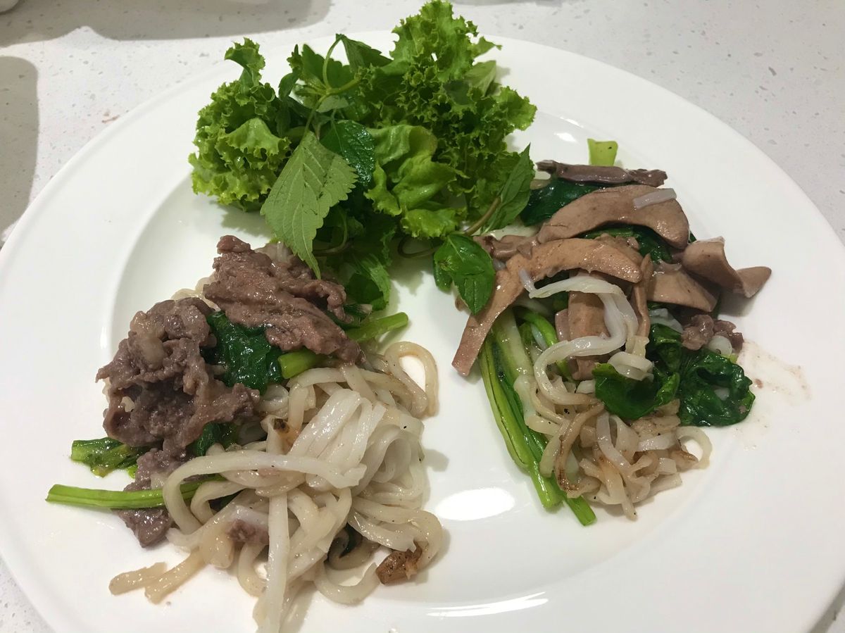 Phở Xào Phú Mỹ
ハノイは今ソフトロックダウン。
レストランは...