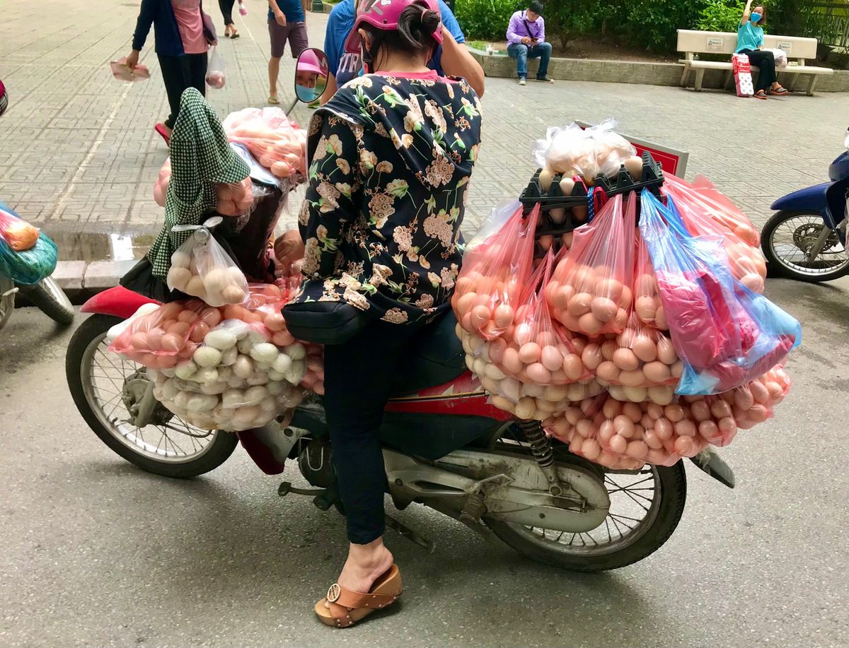 ハノイはソフトロックダウンでレストランも遊び場もやってないので、暇つぶしが...