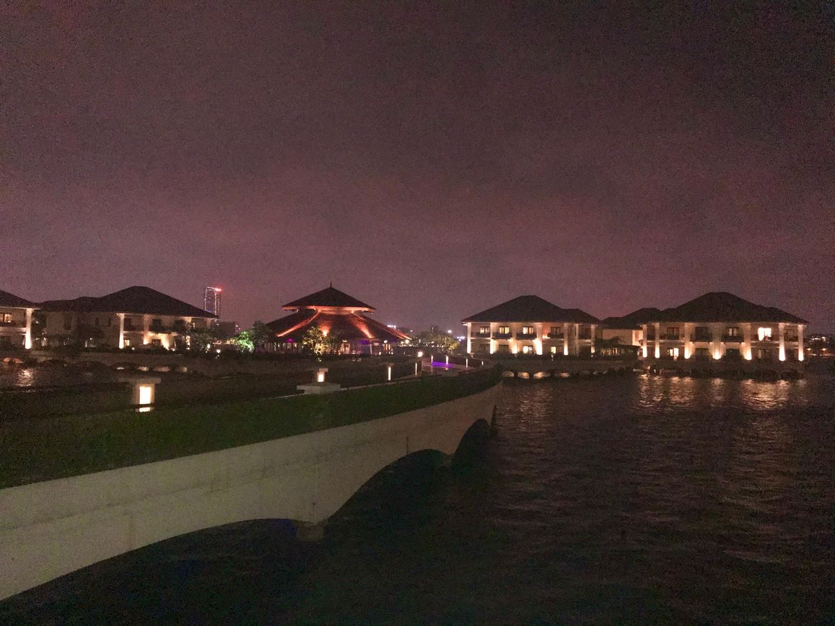 インターコンチネンタルホテル ハノイウェストレイク

西湖に浮かぶこのホテ...