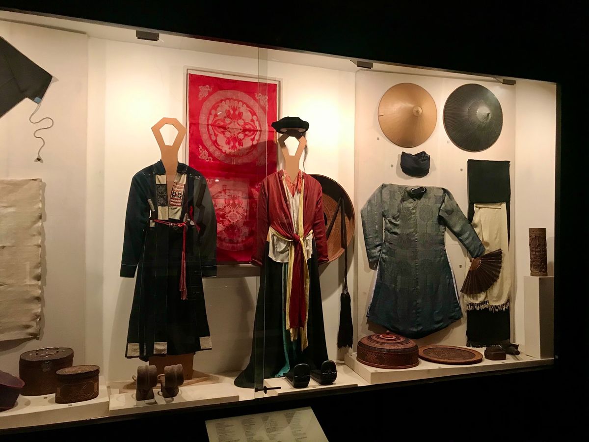 ベトナム美術博物館
自宅の近所にあり歩いて行ける美術博物館。
ベトナムらし...