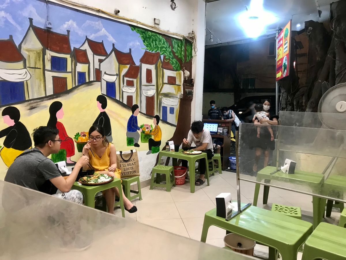 Bún đậu cây đa
値段が安くて、ワンプレートに野菜も肉もいろん...