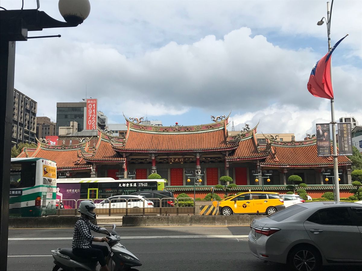 DAY2
朝から行天宮へお参り。
その後近くの活泉というお店で足裏マッサー...