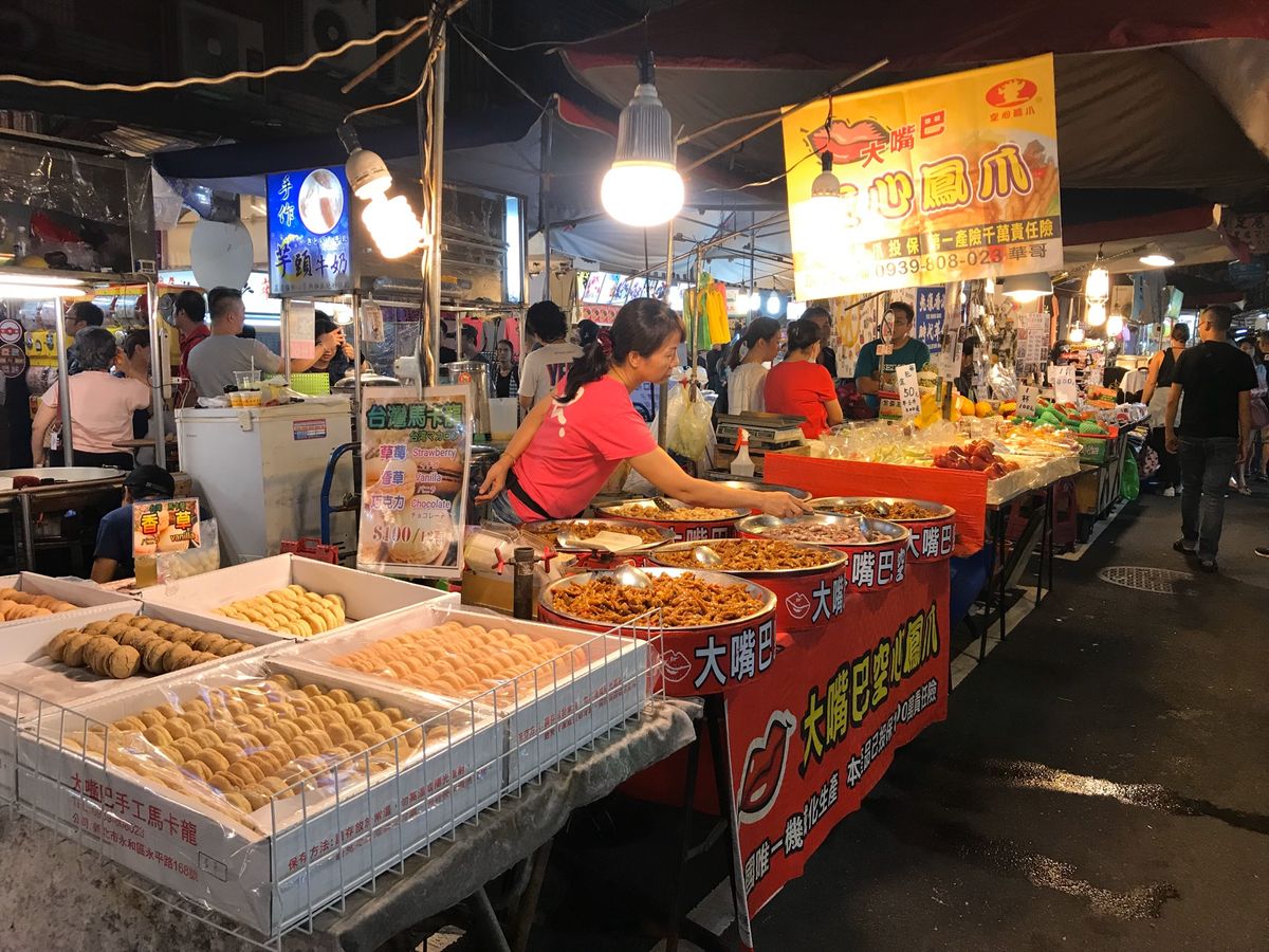 DAY2
平渓から列車とバスで九份へ。
築100年の九份茶房で台湾茶を。残...
