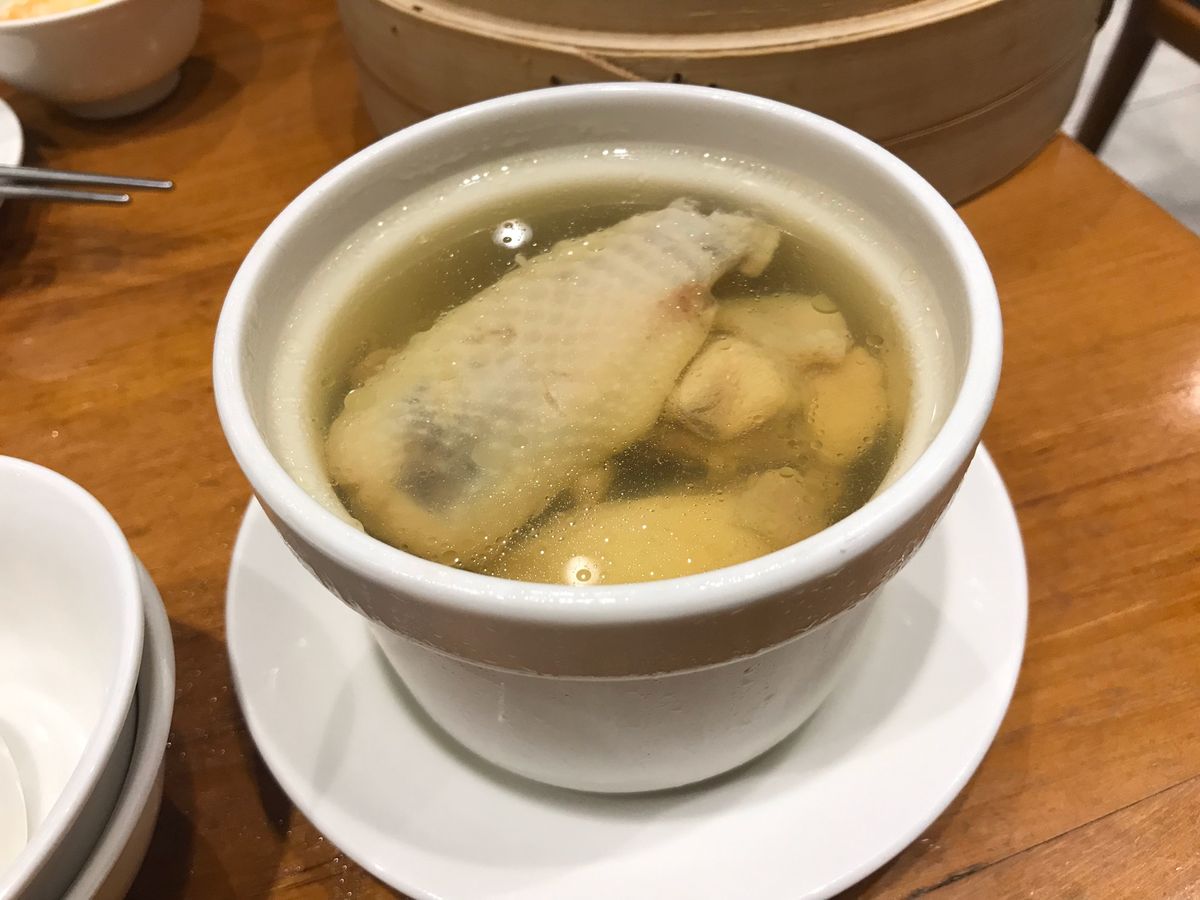 DAY1
中山の新光三越の中にある鼎泰豊で小籠包を。隣の台湾の奥さまが食べ...