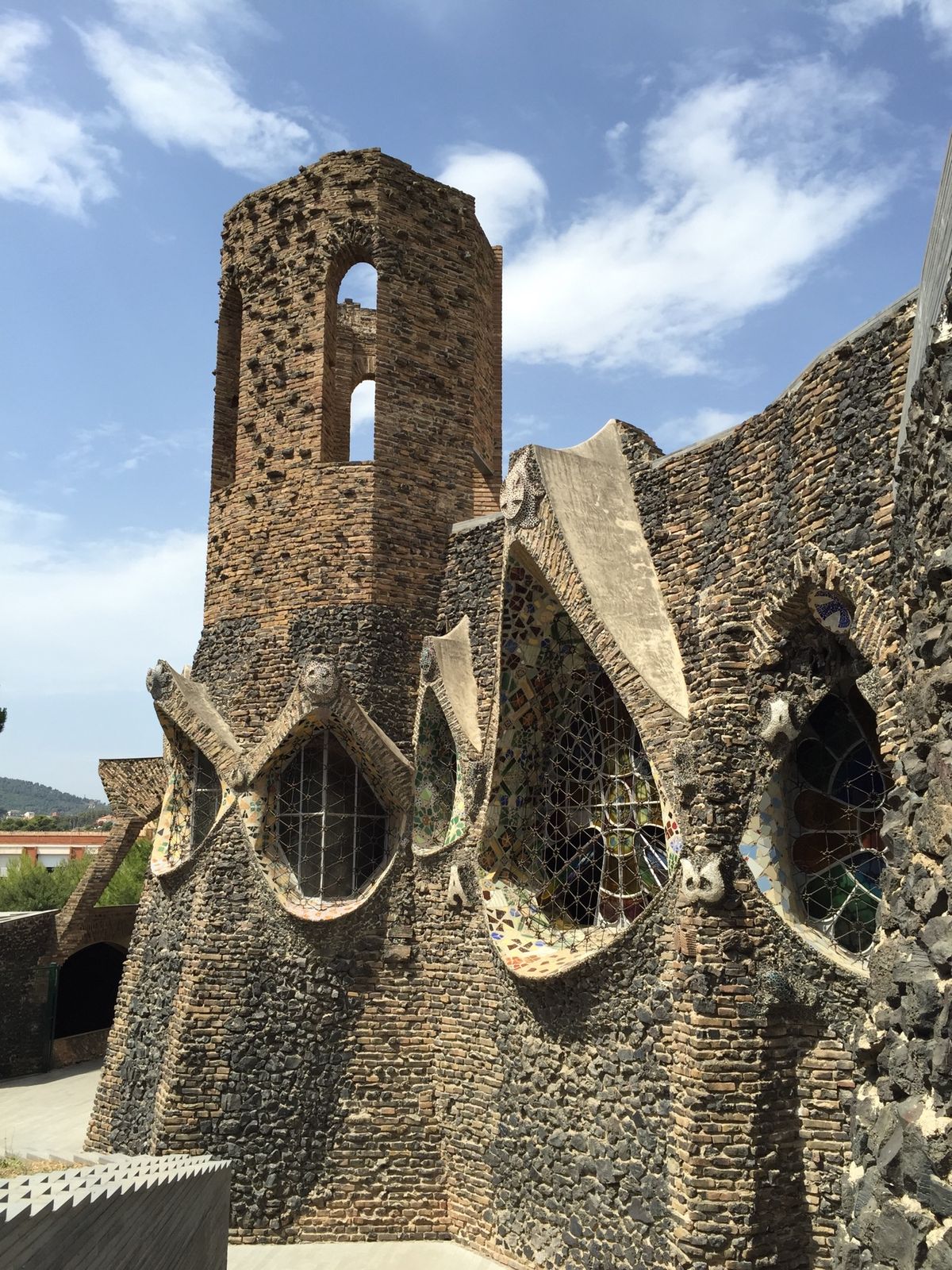 DAY2
カタルーニャ鉄道にてコロニア・グエル教会へ。
ガウディ設計のかわ...