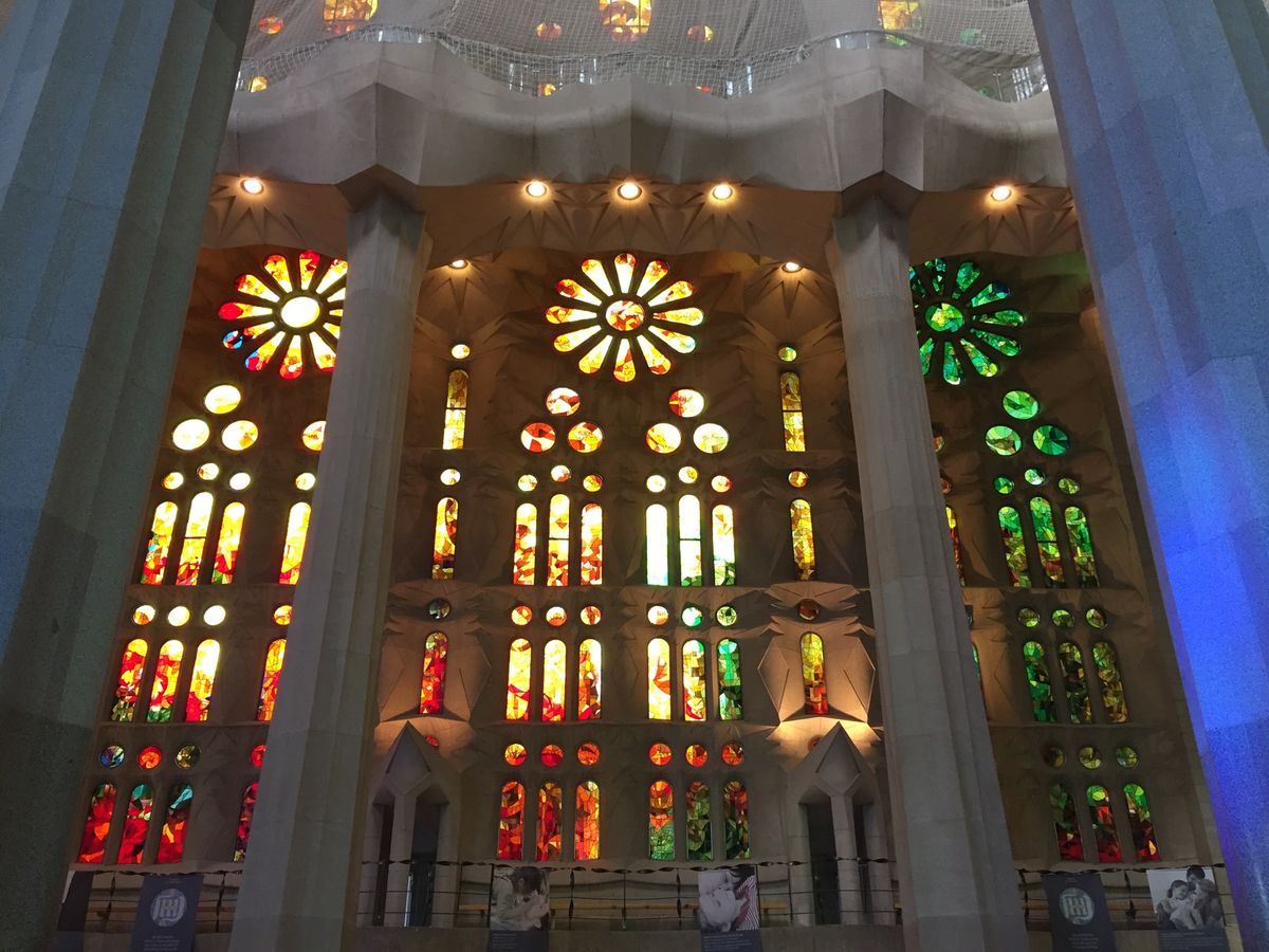 DAY3
ネットにて事前予約していたサグラダファミリアへ。タワーは確か生誕...