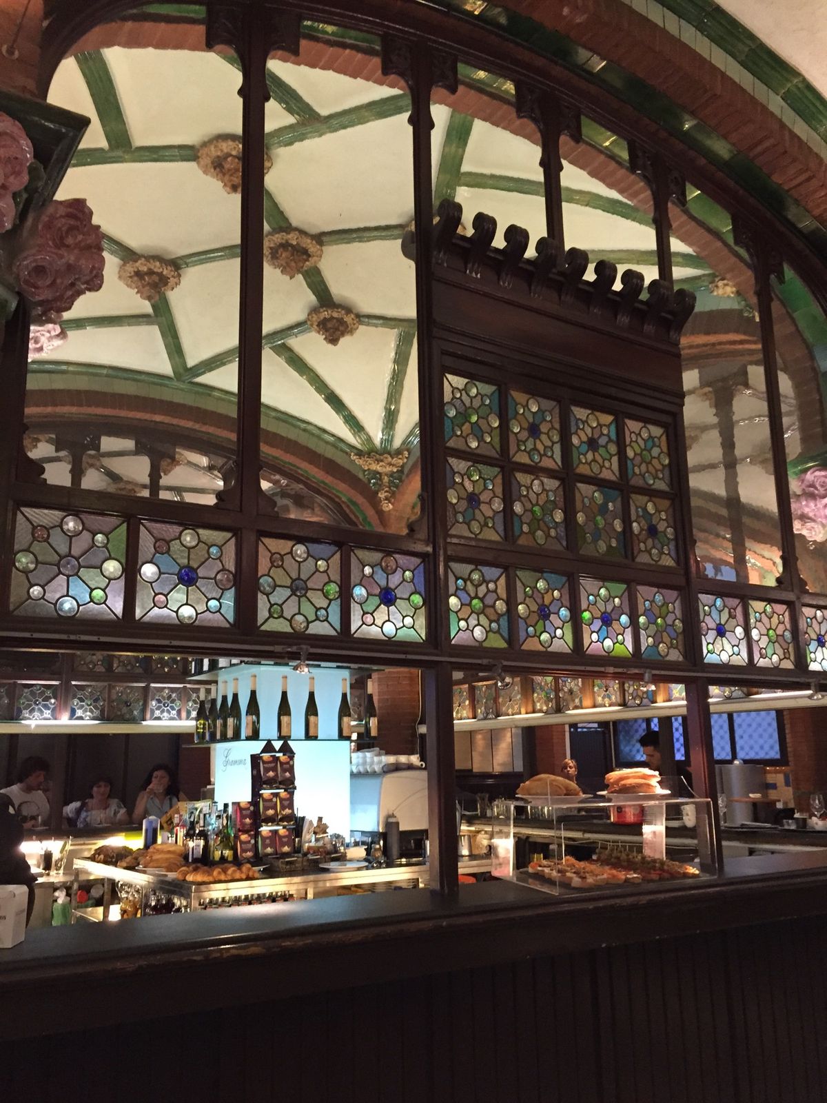 DAY3
カタルーニャ音楽堂のレストランにて夕食を。ピンチョスはオーダーし...