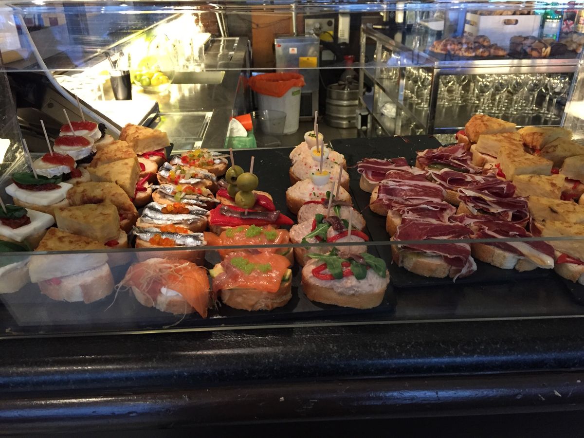 DAY3
カタルーニャ音楽堂のレストランにて夕食を。ピンチョスはオーダーし...