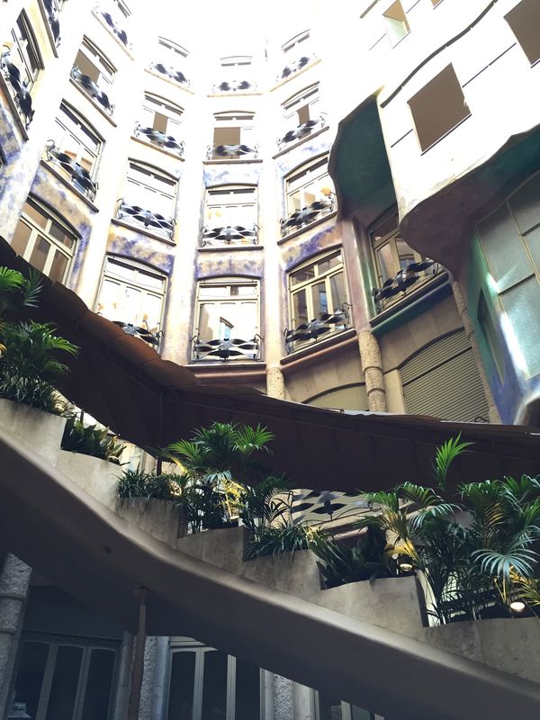 スペイン・バルセロナ「バルセロナ個人旅行5泊7日」の写真：DAY4
カサミラへ。一部しか見れません...