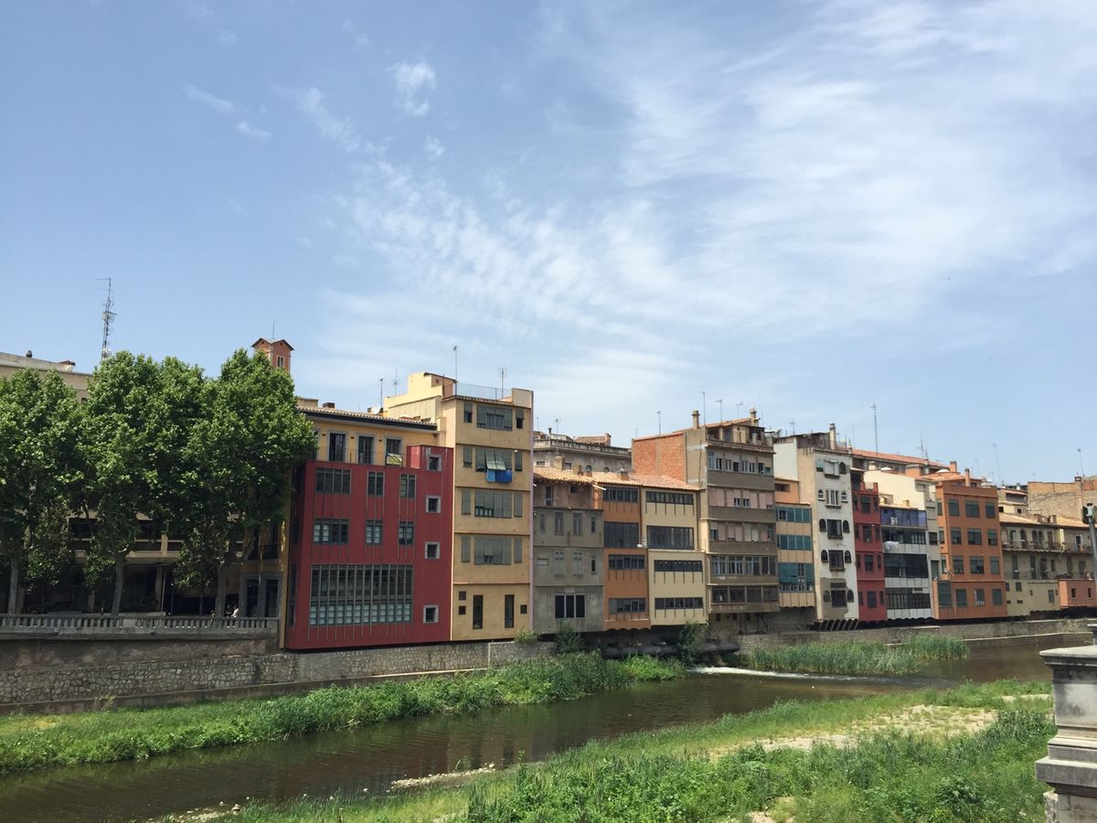 DAY1
フィゲラスからジローナへ。旧市街で昼食を食べ入り組んだ石畳の路地...