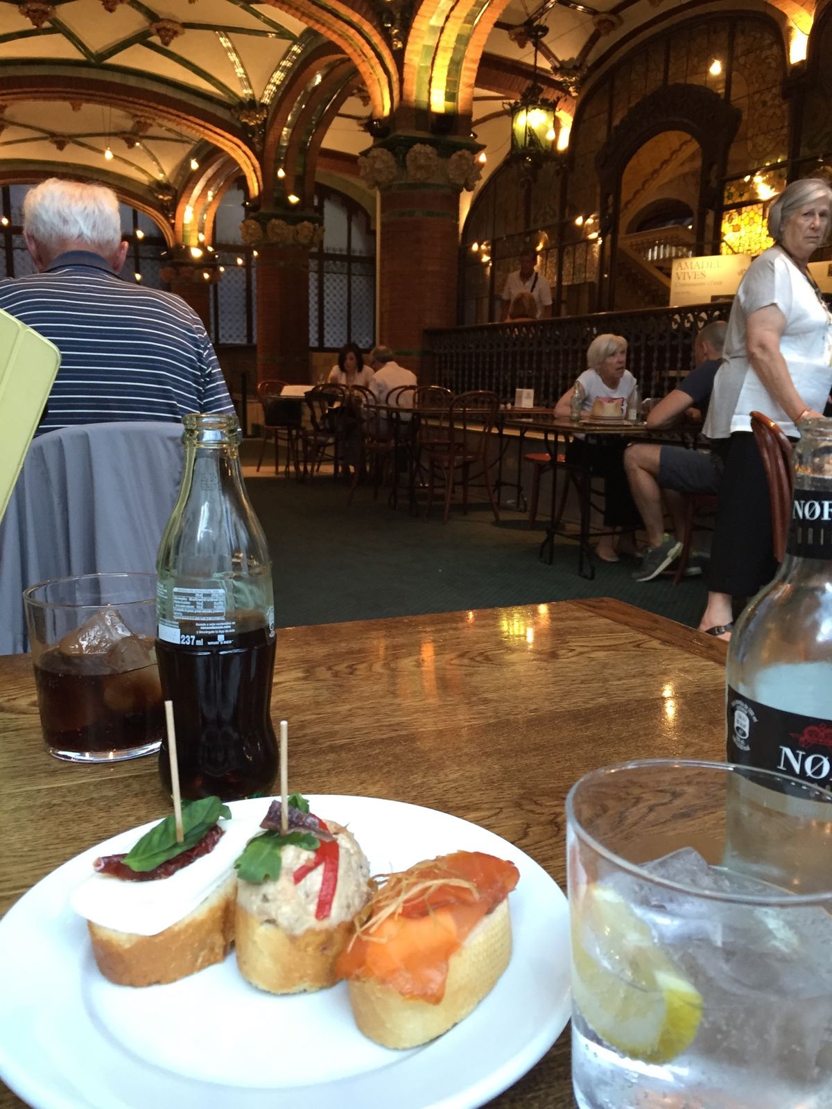 DAY3
カタルーニャ音楽堂のレストランにて夕食を。ピンチョスはオーダーし...