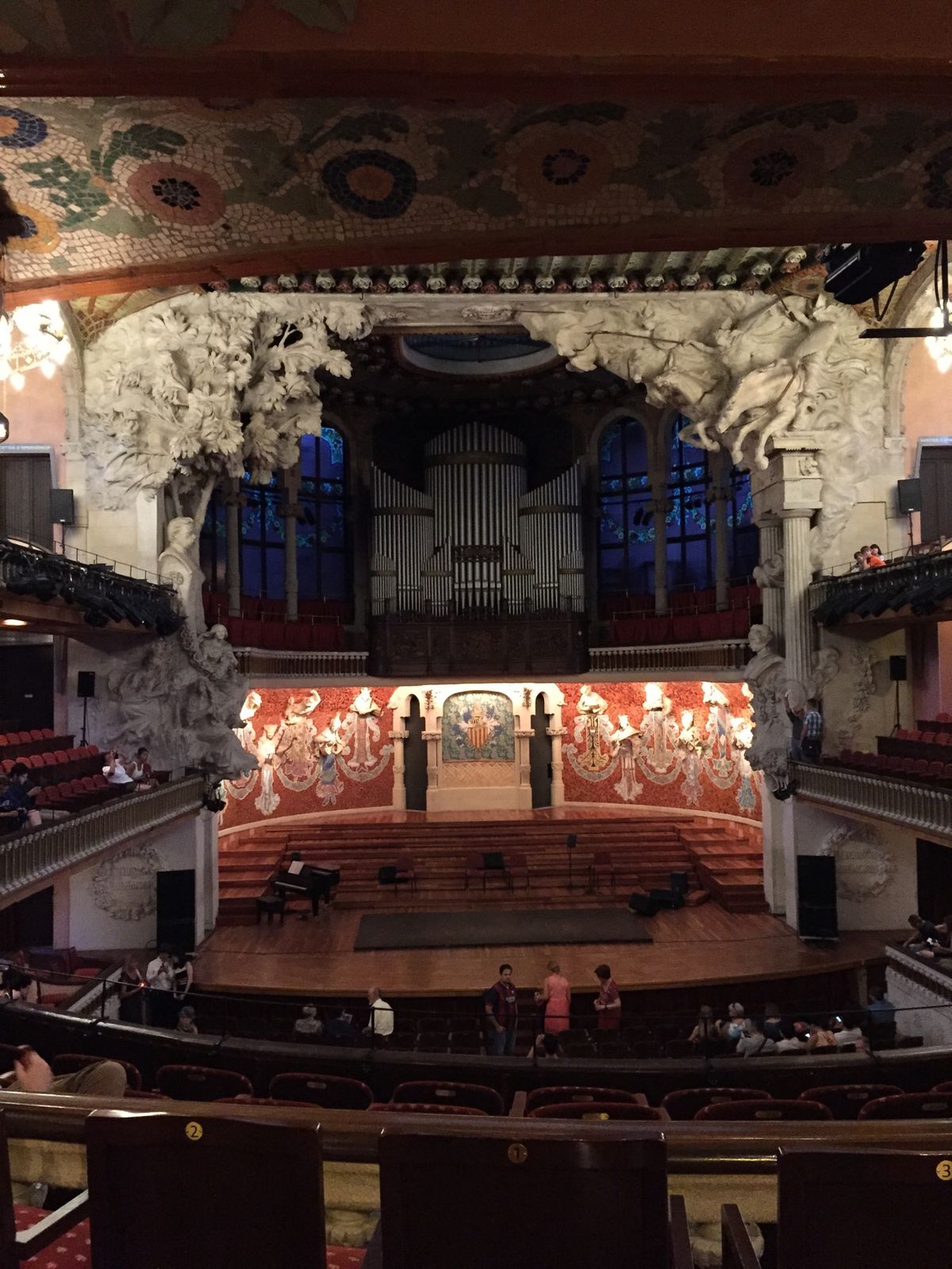 DAY3
カタルーニャ音楽堂にて事前にチケットを買っておいた念願のフラメン...