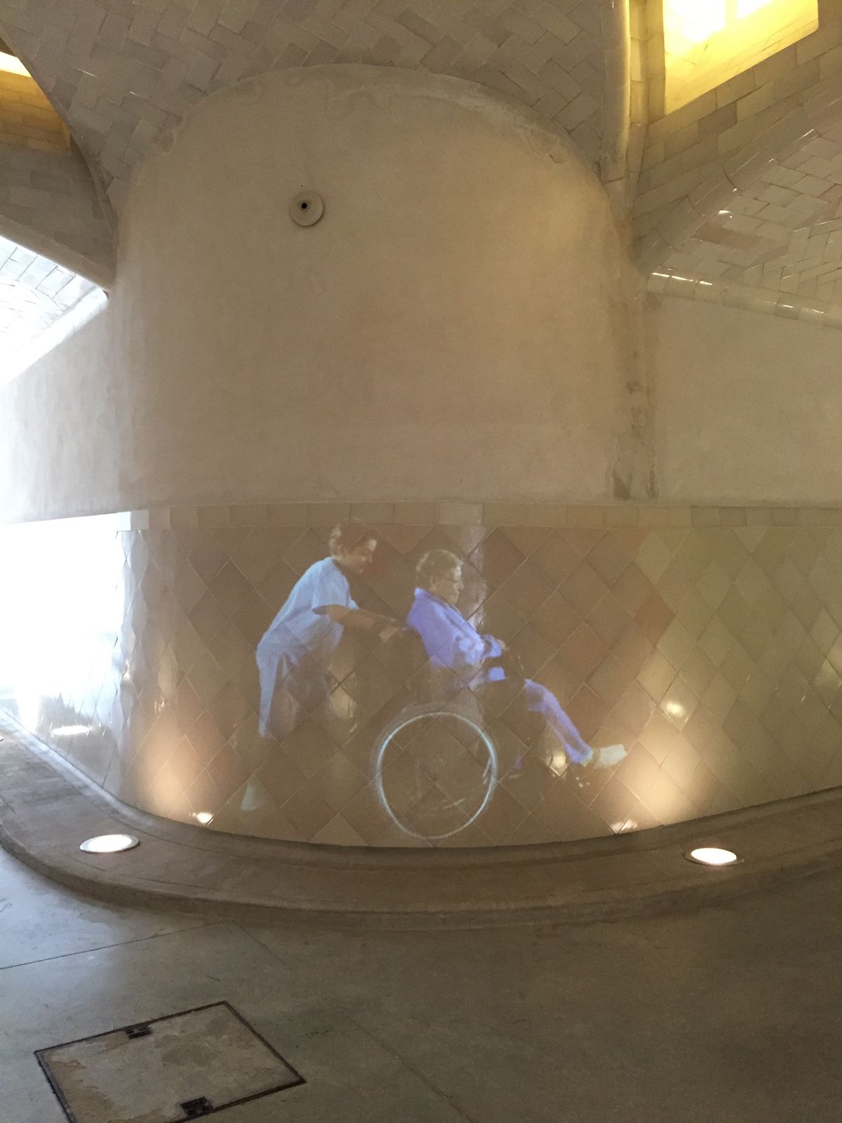 DAY3
サンパウ病院へ。
第1日曜日で確か無料開放されていました。
ゆっ...