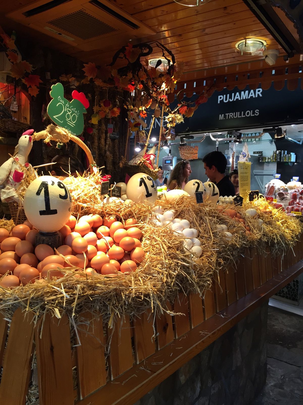 DAY4
サン・ジョセップ市場へ。昼食にピンチョスを。知らずにブタの血のソ...