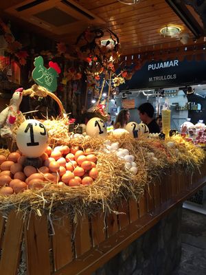DAY4
サン・ジョセップ市場へ。昼食にピンチョスを。知らずにブタの血のソ...