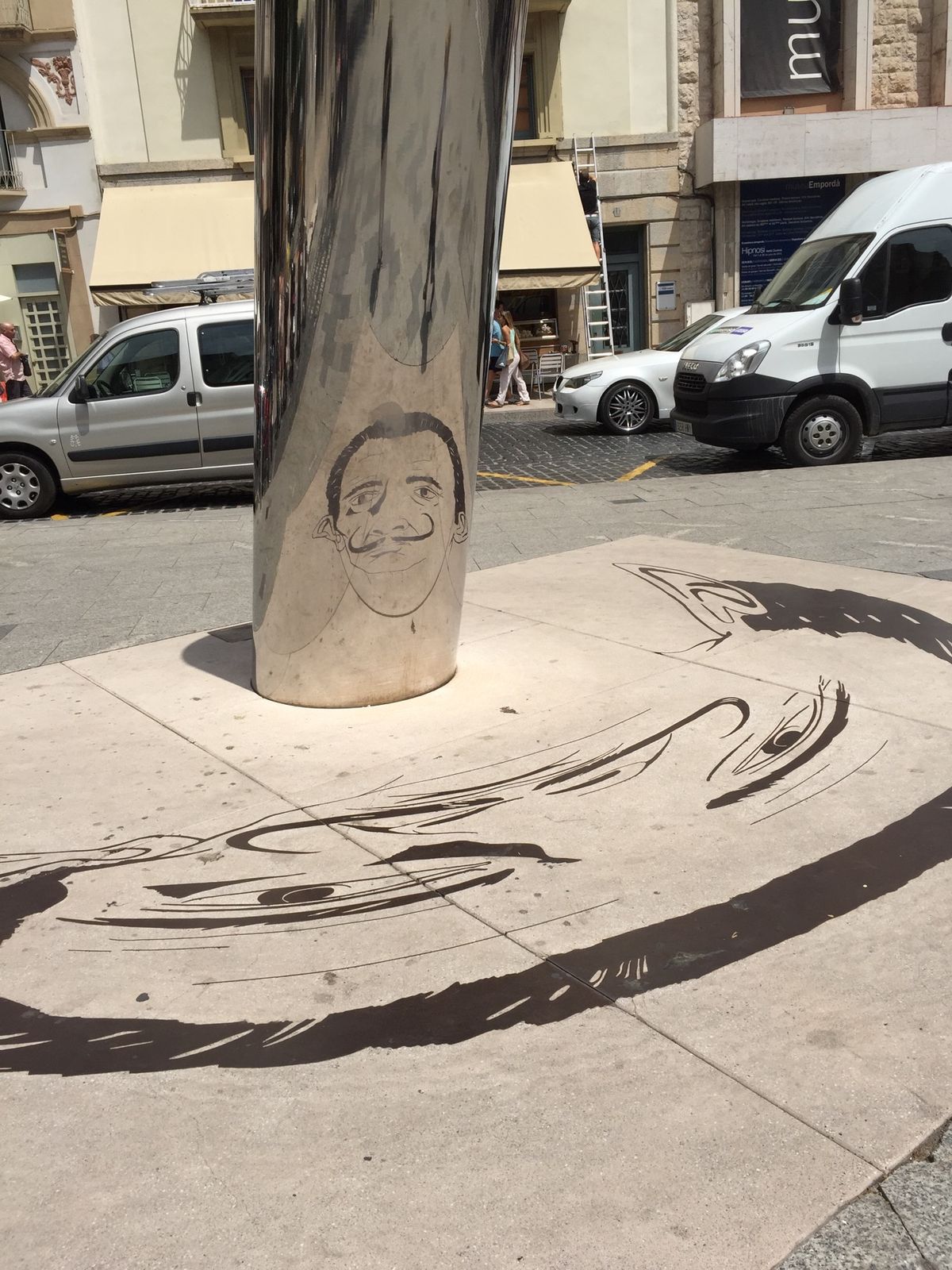 DAY1
バルセロナからTGVにてフィゲラスまで行き、ダリ美術館へ。列車は...