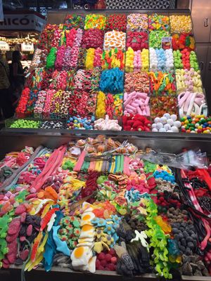 DAY4
サン・ジョセップ市場へ。昼食にピンチョスを。知らずにブタの血のソ...
