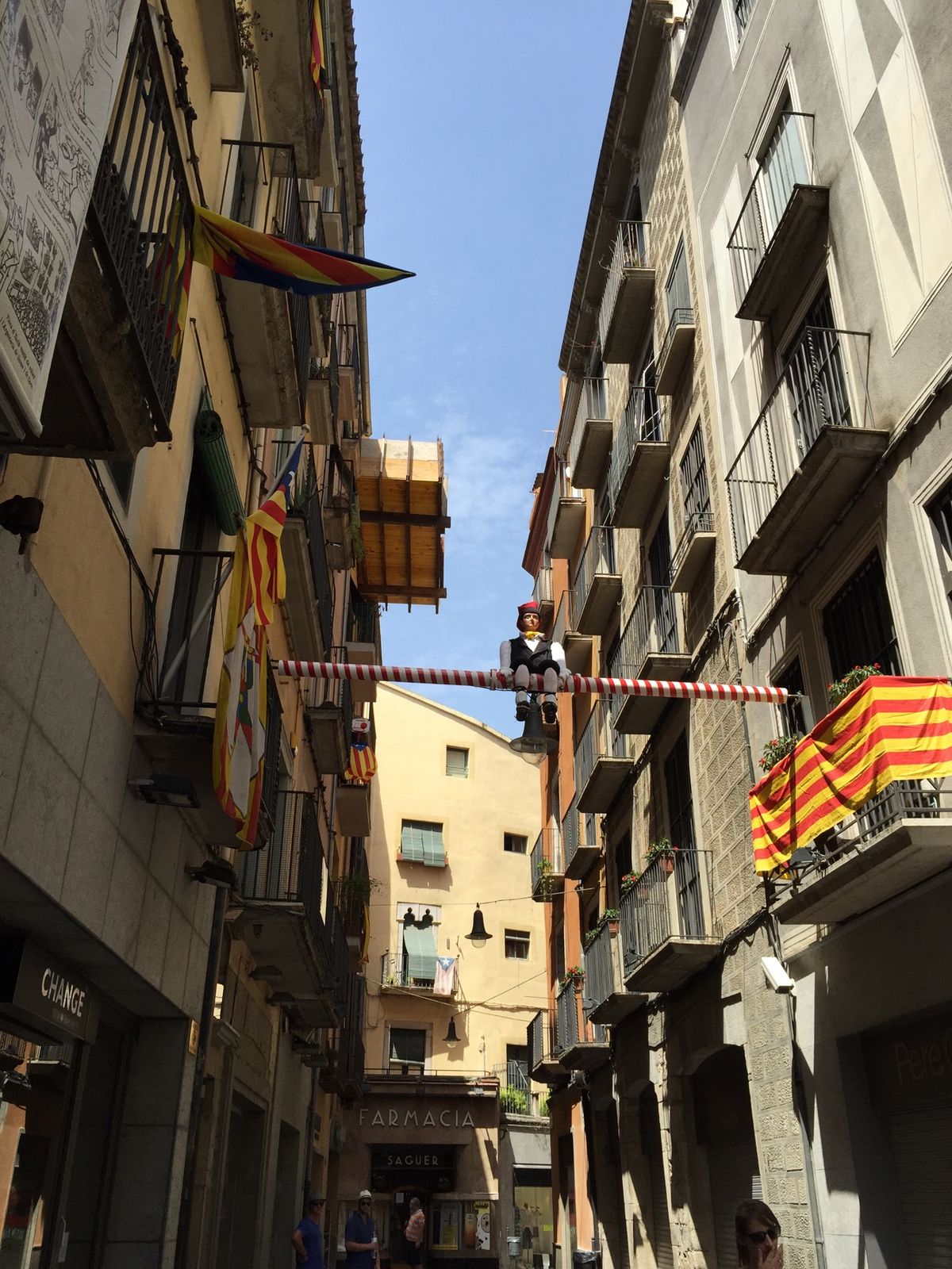 DAY1
フィゲラスからジローナへ。旧市街で昼食を食べ入り組んだ石畳の路地...